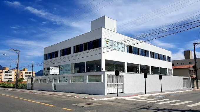 Fachada da sede do escritório De Vasconcellos e Mendonça, em Guarapari